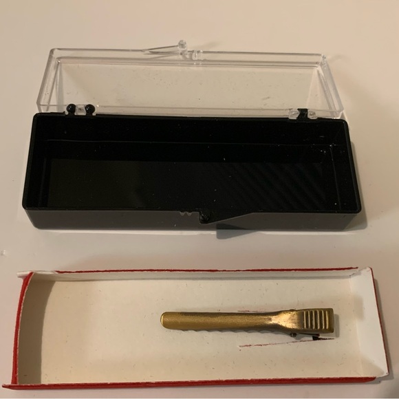 VINTAGE WEATHERBY
RIFLE TIE CLIP
“TOMORROW'S RIFLES
TODAY “ IOB A COLLECTABLE - Picture 5 of 9